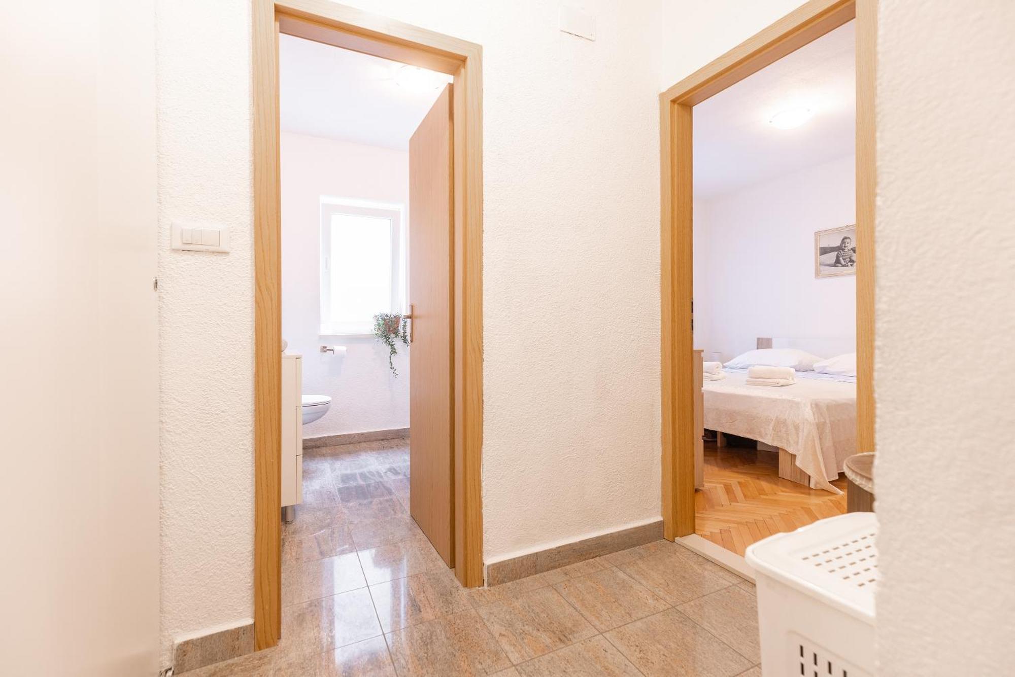 Apartman Nora Omiš Exterior foto