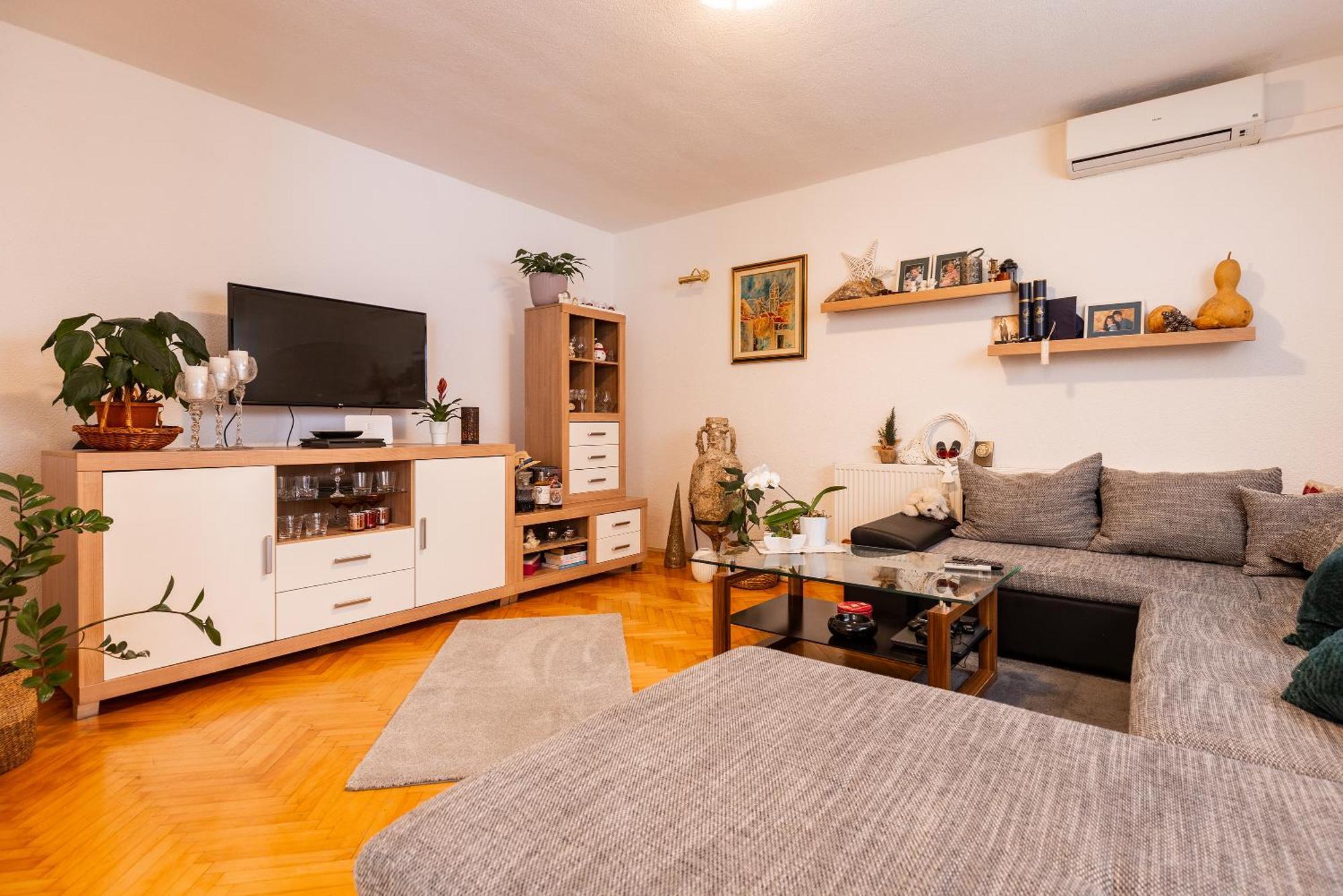 Apartman Nora Omiš Exterior foto